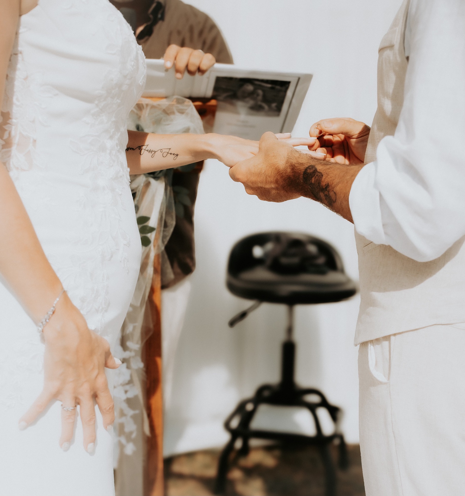 Portrait d’équipe corporative dans un escalier lumineux – photographie d’entreprise à Saint-Jérôme